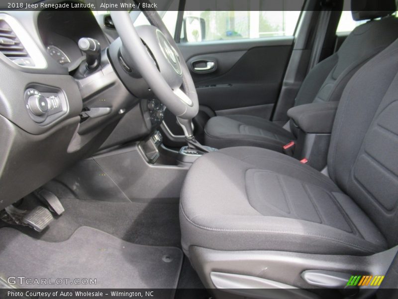Alpine White / Black 2018 Jeep Renegade Latitude