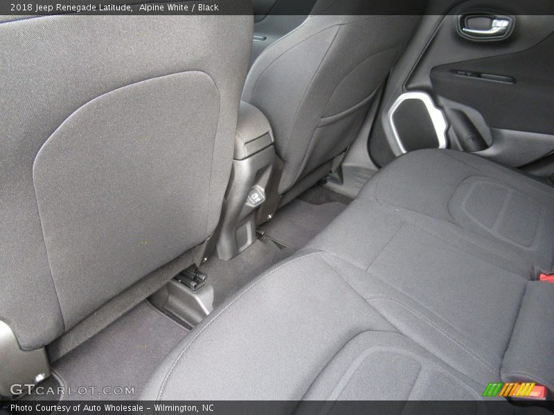 Alpine White / Black 2018 Jeep Renegade Latitude