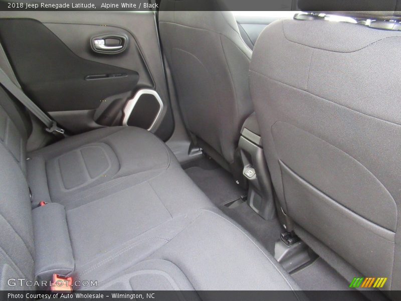 Alpine White / Black 2018 Jeep Renegade Latitude