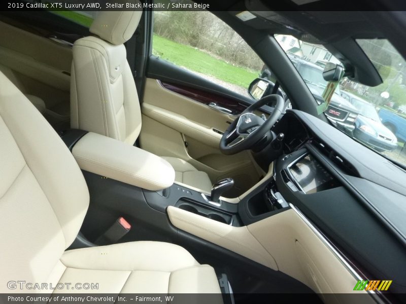 Stellar Black Metallic / Sahara Beige 2019 Cadillac XT5 Luxury AWD