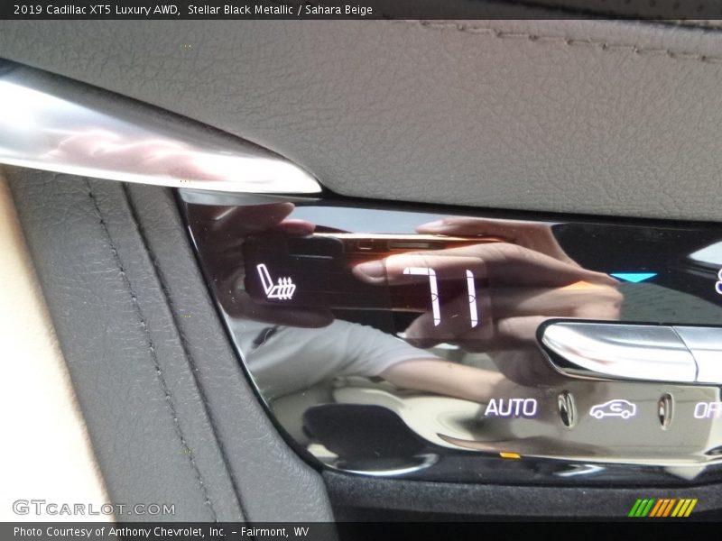 Stellar Black Metallic / Sahara Beige 2019 Cadillac XT5 Luxury AWD