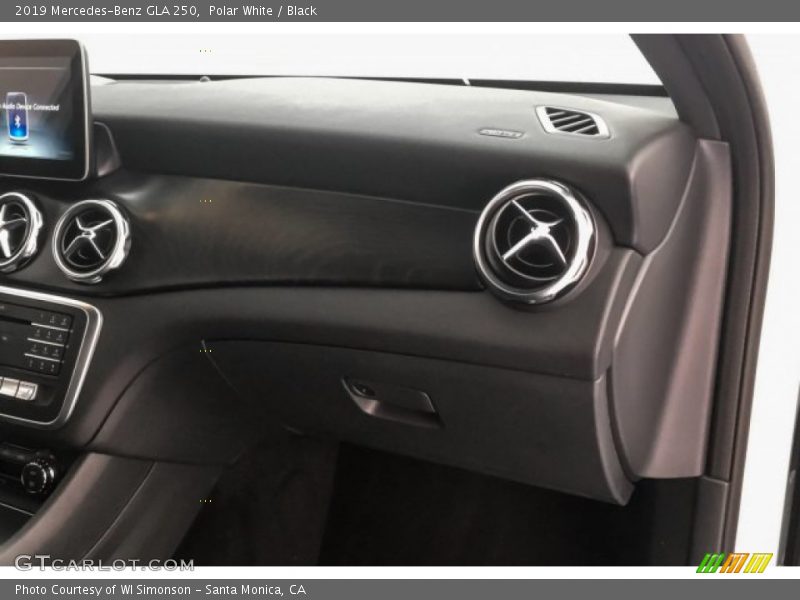 Polar White / Black 2019 Mercedes-Benz GLA 250