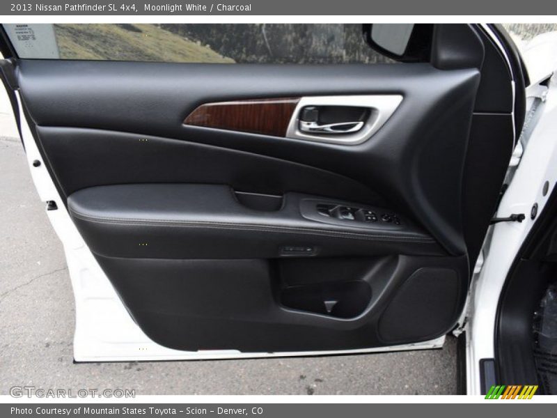 Moonlight White / Charcoal 2013 Nissan Pathfinder SL 4x4