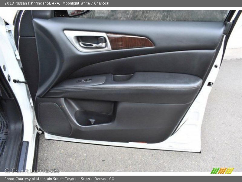 Moonlight White / Charcoal 2013 Nissan Pathfinder SL 4x4
