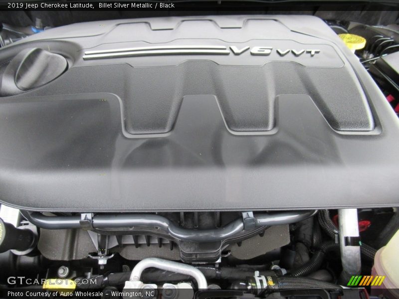 Billet Silver Metallic / Black 2019 Jeep Cherokee Latitude