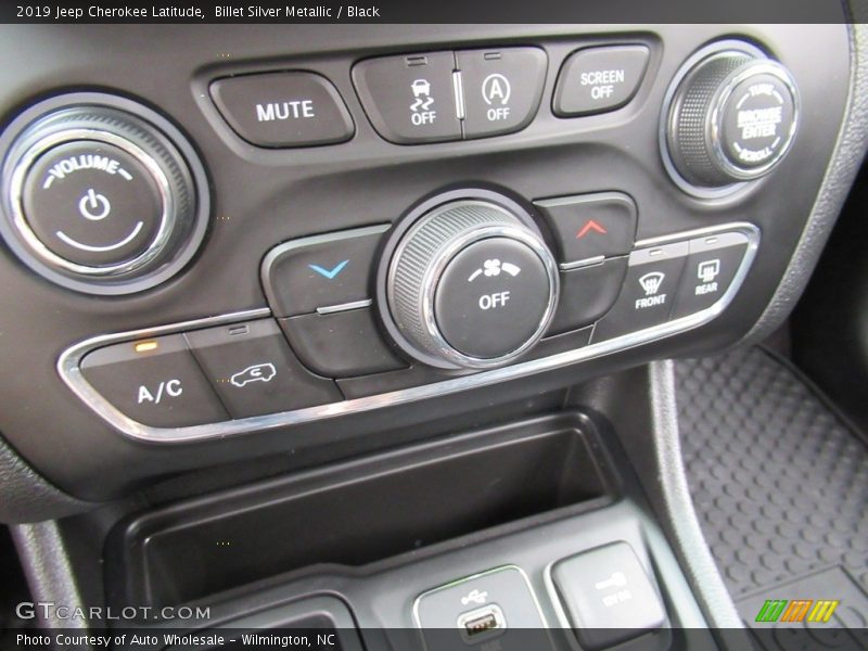 Billet Silver Metallic / Black 2019 Jeep Cherokee Latitude