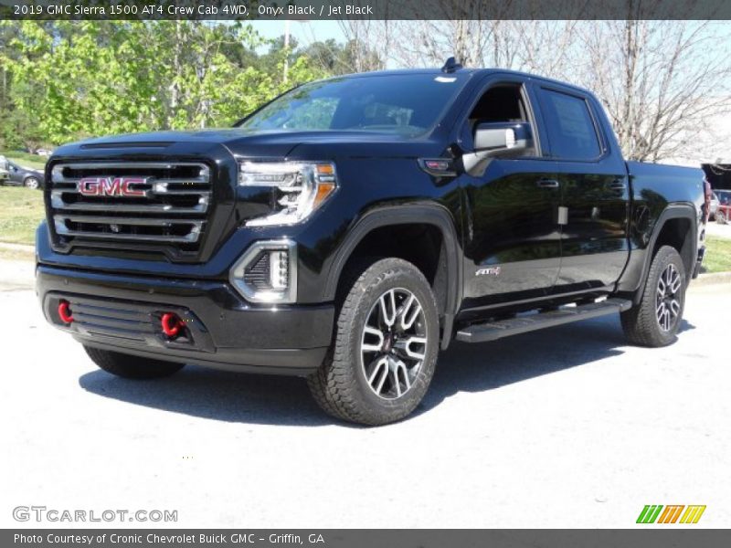 Front 3/4 View of 2019 Sierra 1500 AT4 Crew Cab 4WD