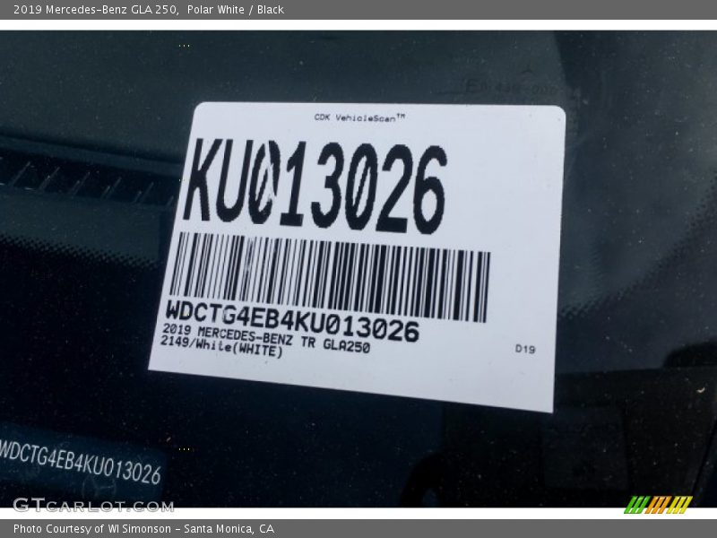 Polar White / Black 2019 Mercedes-Benz GLA 250