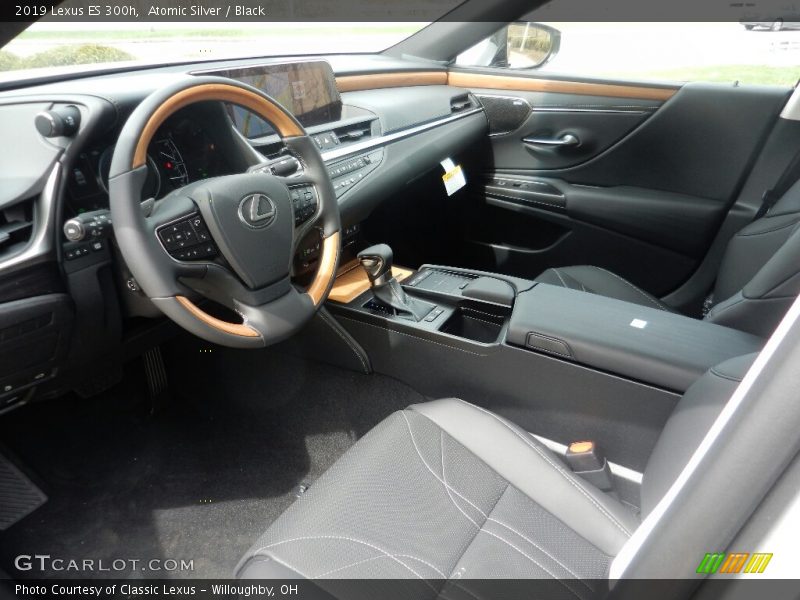 Atomic Silver / Black 2019 Lexus ES 300h