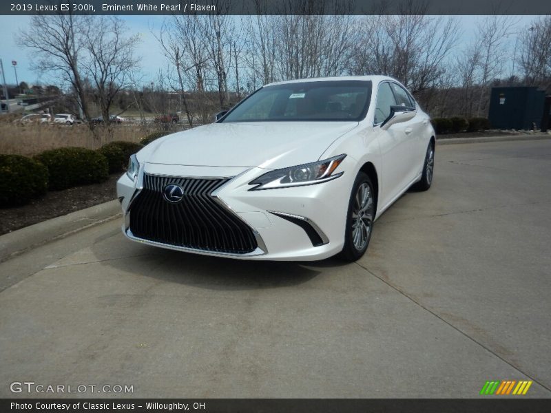 Eminent White Pearl / Flaxen 2019 Lexus ES 300h