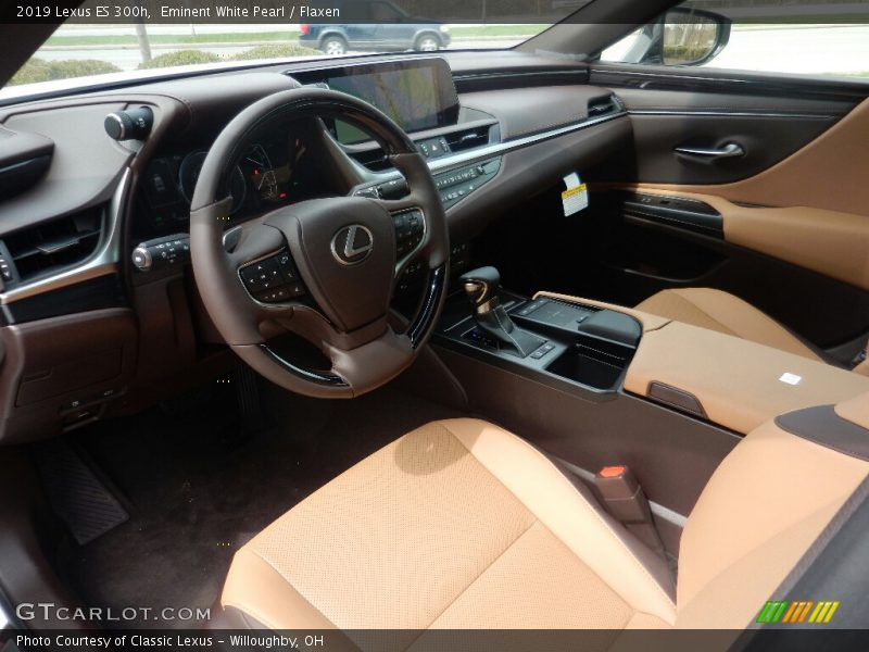 Eminent White Pearl / Flaxen 2019 Lexus ES 300h