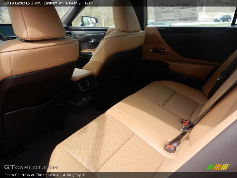 Eminent White Pearl / Flaxen 2019 Lexus ES 300h