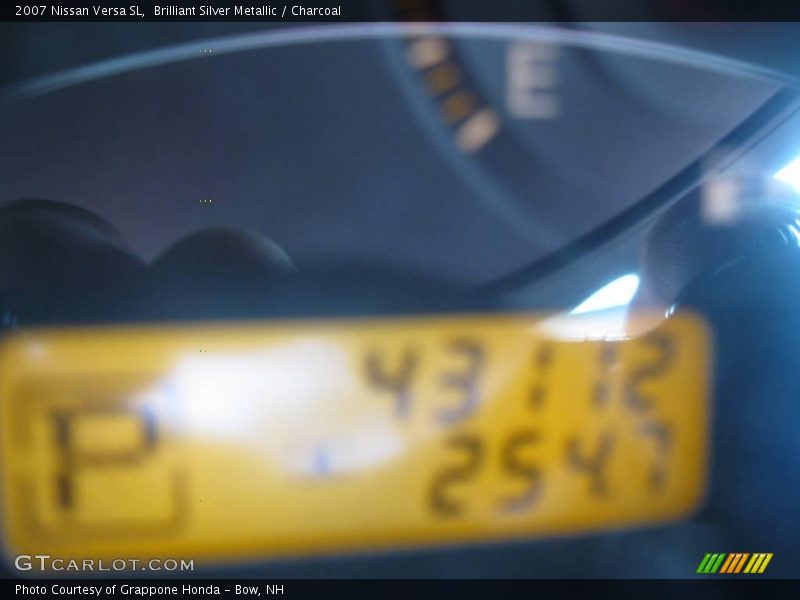 Brilliant Silver Metallic / Charcoal 2007 Nissan Versa SL