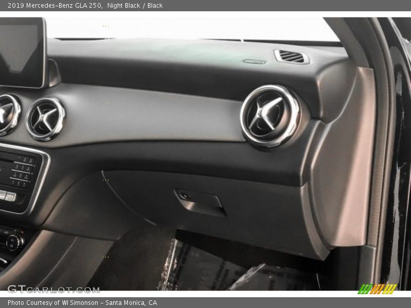 Night Black / Black 2019 Mercedes-Benz GLA 250