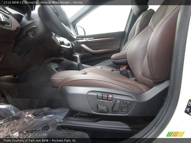 Mineral White Metallic / Mocha 2018 BMW X1 xDrive28i