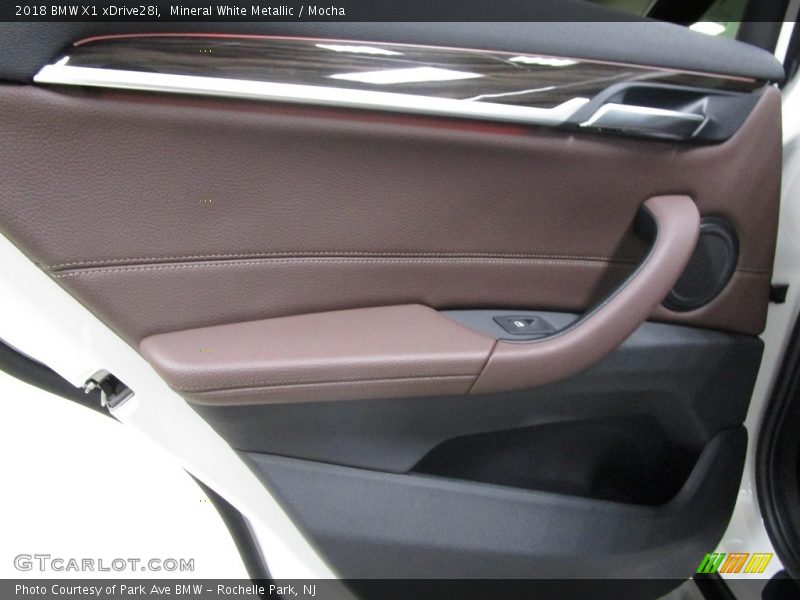 Mineral White Metallic / Mocha 2018 BMW X1 xDrive28i