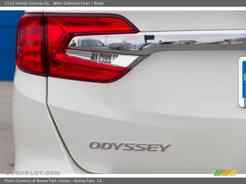 White Diamond Pearl / Beige 2019 Honda Odyssey EX