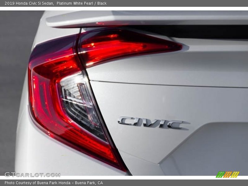 Platinum White Pearl / Black 2019 Honda Civic Si Sedan