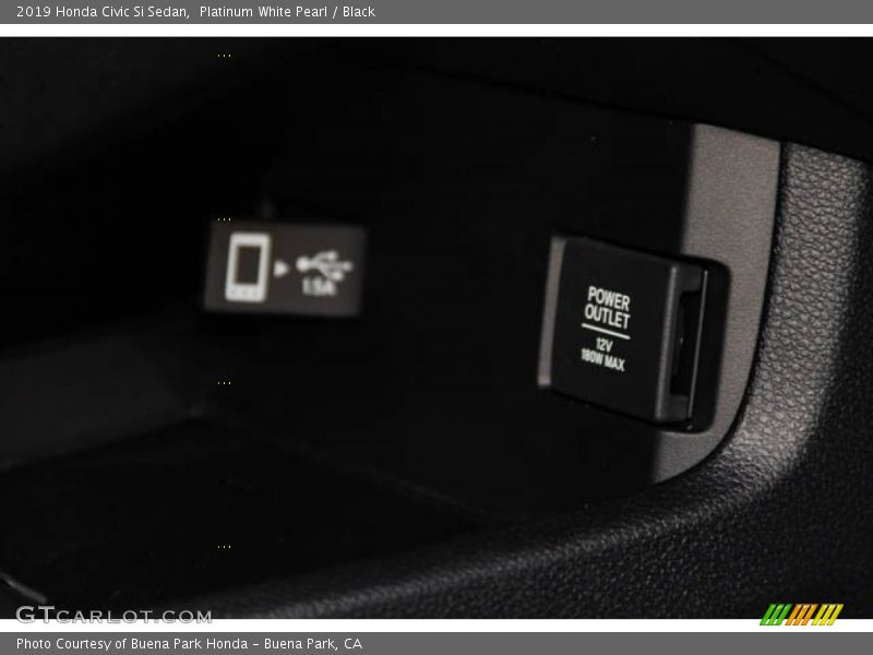 Platinum White Pearl / Black 2019 Honda Civic Si Sedan