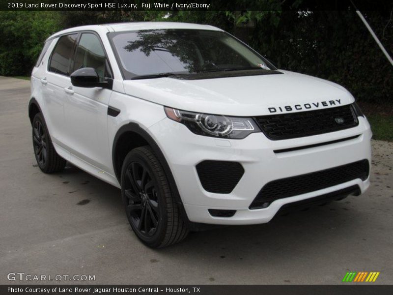 Front 3/4 View of 2019 Discovery Sport HSE Luxury