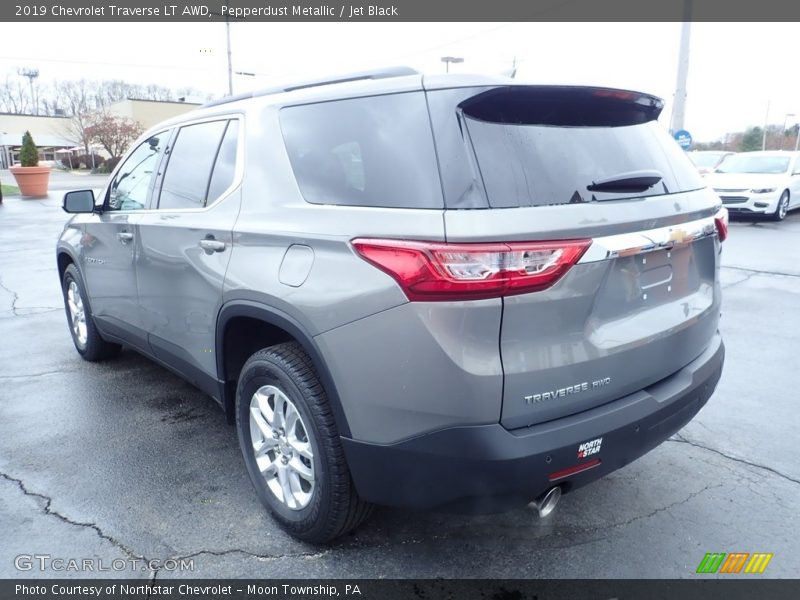 Pepperdust Metallic / Jet Black 2019 Chevrolet Traverse LT AWD