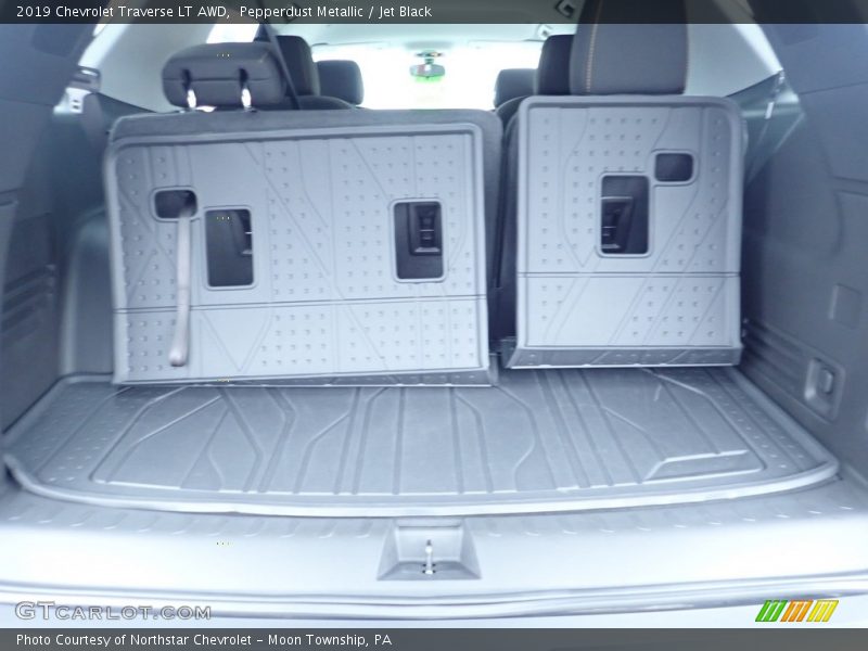 Pepperdust Metallic / Jet Black 2019 Chevrolet Traverse LT AWD