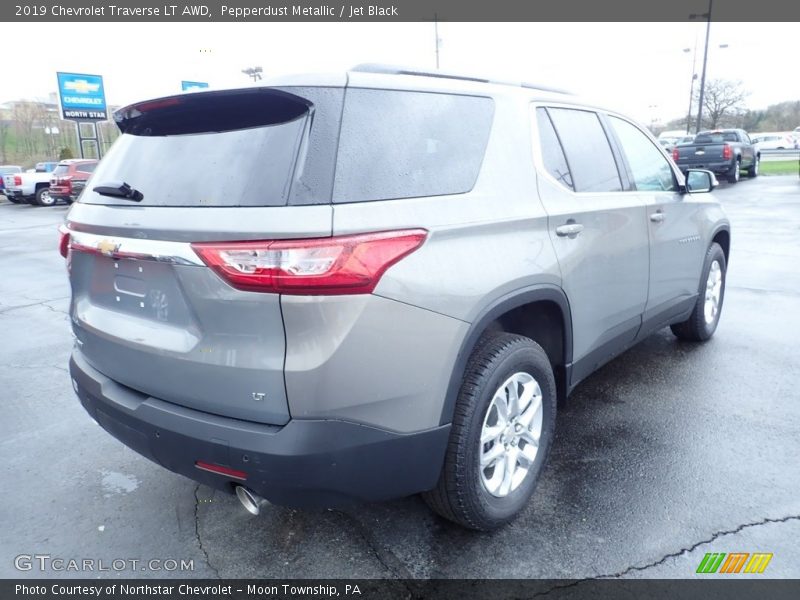 Pepperdust Metallic / Jet Black 2019 Chevrolet Traverse LT AWD