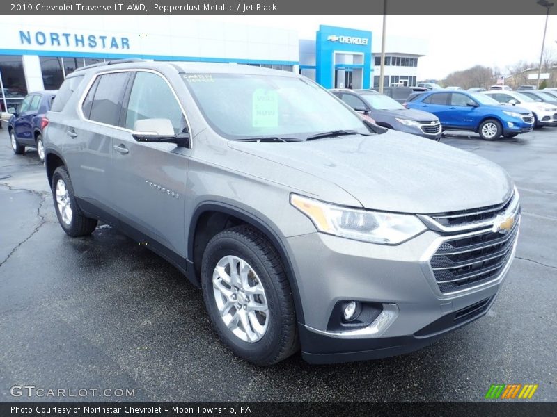 Pepperdust Metallic / Jet Black 2019 Chevrolet Traverse LT AWD