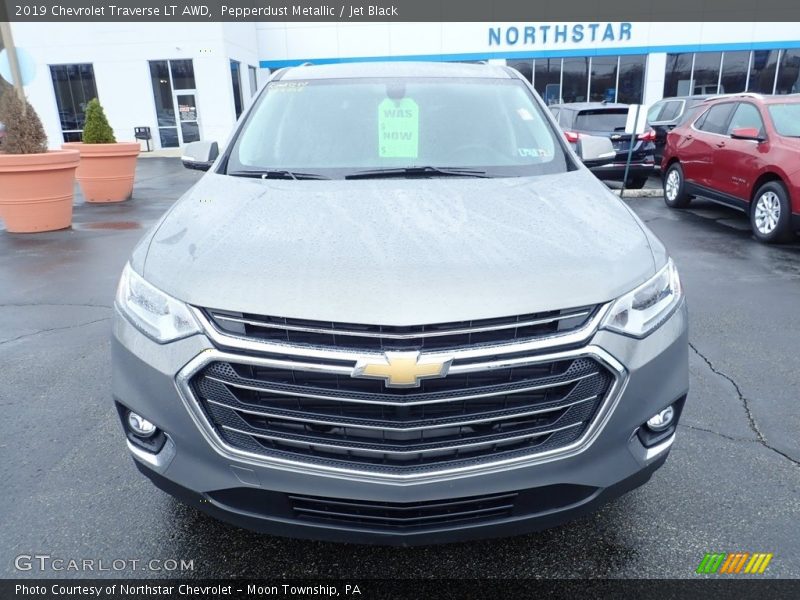 Pepperdust Metallic / Jet Black 2019 Chevrolet Traverse LT AWD