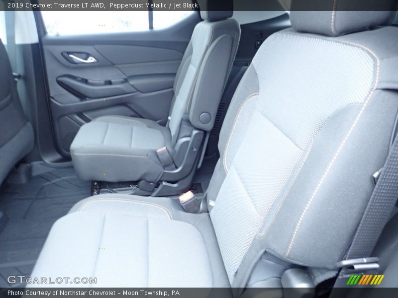 Pepperdust Metallic / Jet Black 2019 Chevrolet Traverse LT AWD