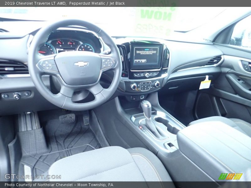 Pepperdust Metallic / Jet Black 2019 Chevrolet Traverse LT AWD