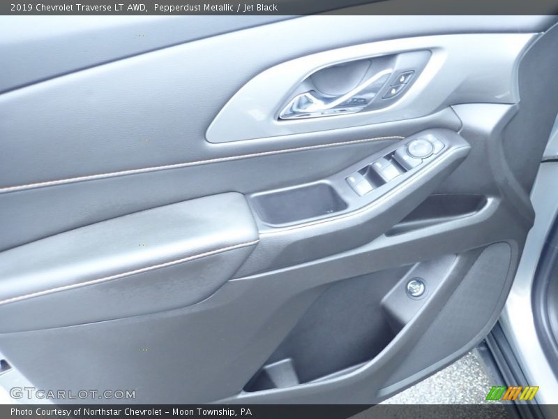 Pepperdust Metallic / Jet Black 2019 Chevrolet Traverse LT AWD