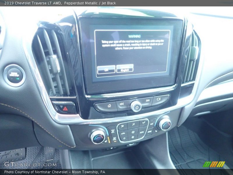 Pepperdust Metallic / Jet Black 2019 Chevrolet Traverse LT AWD
