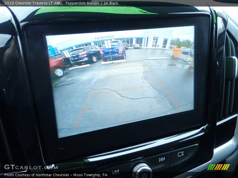 Pepperdust Metallic / Jet Black 2019 Chevrolet Traverse LT AWD