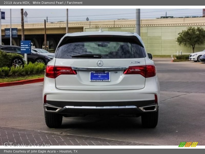 White Diamond Pearl / Parchment 2019 Acura MDX