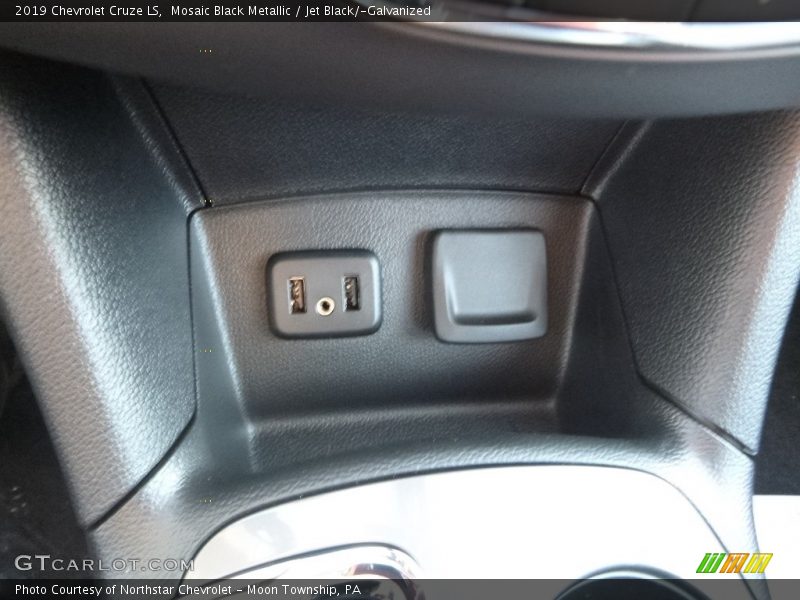 Mosaic Black Metallic / Jet Black/­Galvanized 2019 Chevrolet Cruze LS