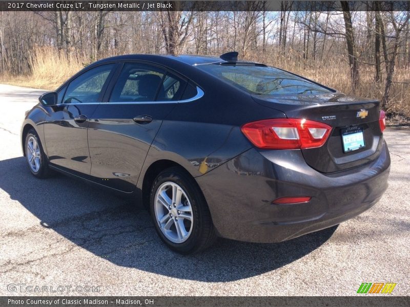 Tungsten Metallic / Jet Black 2017 Chevrolet Cruze LT