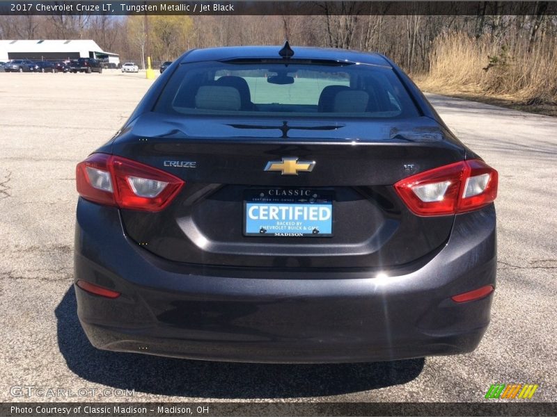 Tungsten Metallic / Jet Black 2017 Chevrolet Cruze LT
