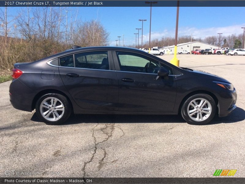 Tungsten Metallic / Jet Black 2017 Chevrolet Cruze LT
