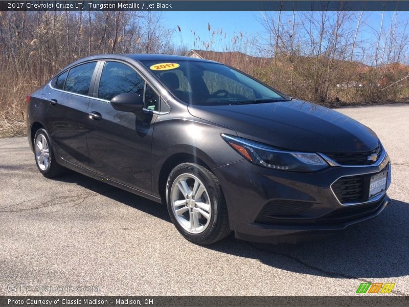 Tungsten Metallic / Jet Black 2017 Chevrolet Cruze LT