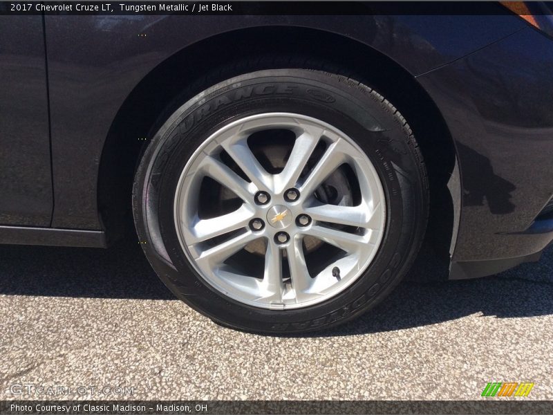 Tungsten Metallic / Jet Black 2017 Chevrolet Cruze LT
