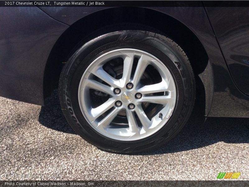 Tungsten Metallic / Jet Black 2017 Chevrolet Cruze LT