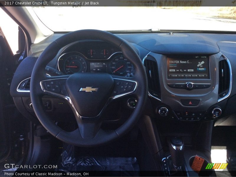 Tungsten Metallic / Jet Black 2017 Chevrolet Cruze LT