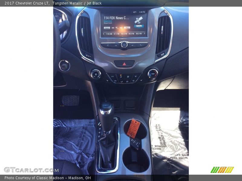 Tungsten Metallic / Jet Black 2017 Chevrolet Cruze LT