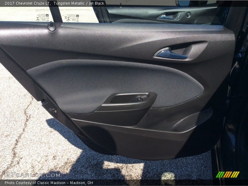 Tungsten Metallic / Jet Black 2017 Chevrolet Cruze LT
