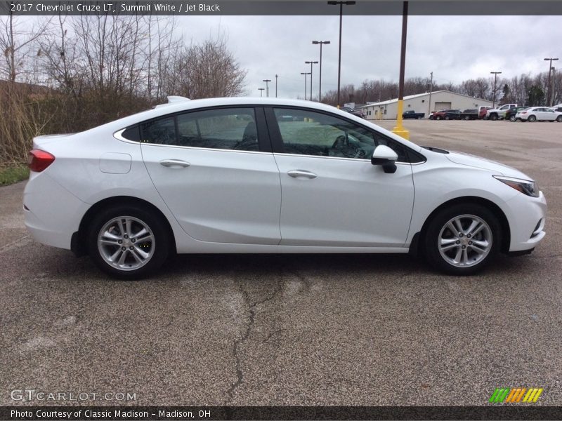 Summit White / Jet Black 2017 Chevrolet Cruze LT