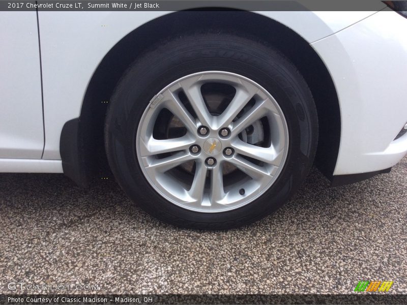 Summit White / Jet Black 2017 Chevrolet Cruze LT