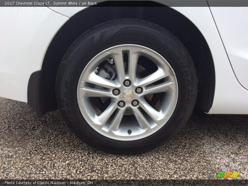 Summit White / Jet Black 2017 Chevrolet Cruze LT