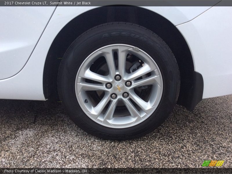 Summit White / Jet Black 2017 Chevrolet Cruze LT
