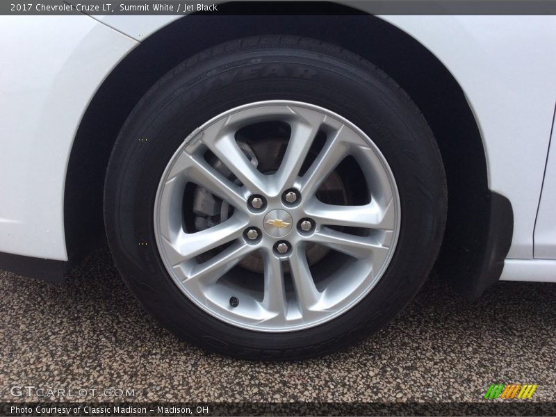 Summit White / Jet Black 2017 Chevrolet Cruze LT